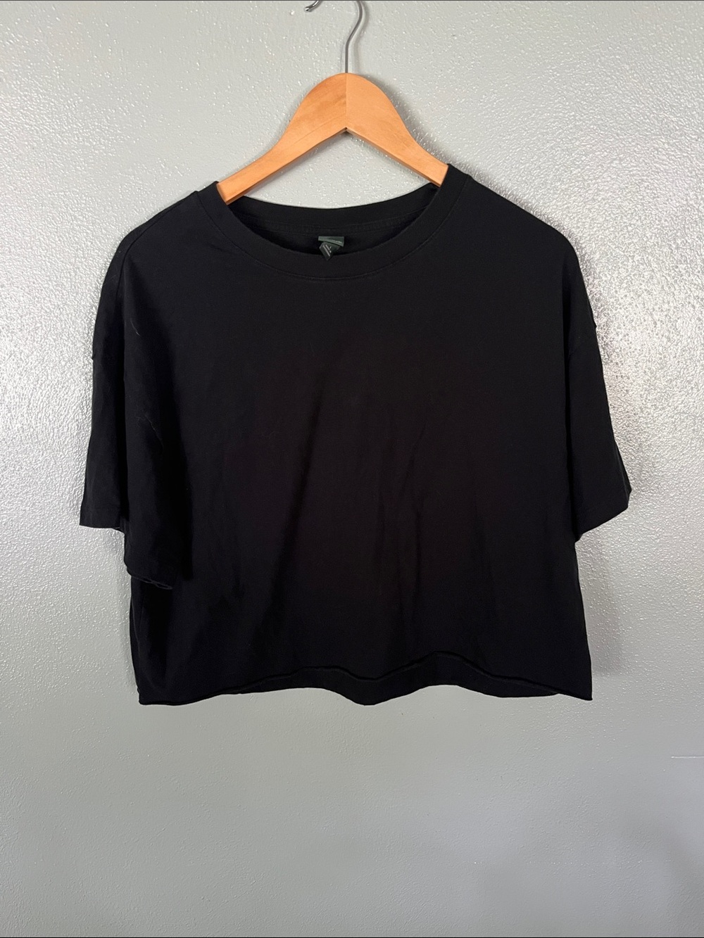 Wild Fable Black Cropped Women's Tee - Classic Crewneck
